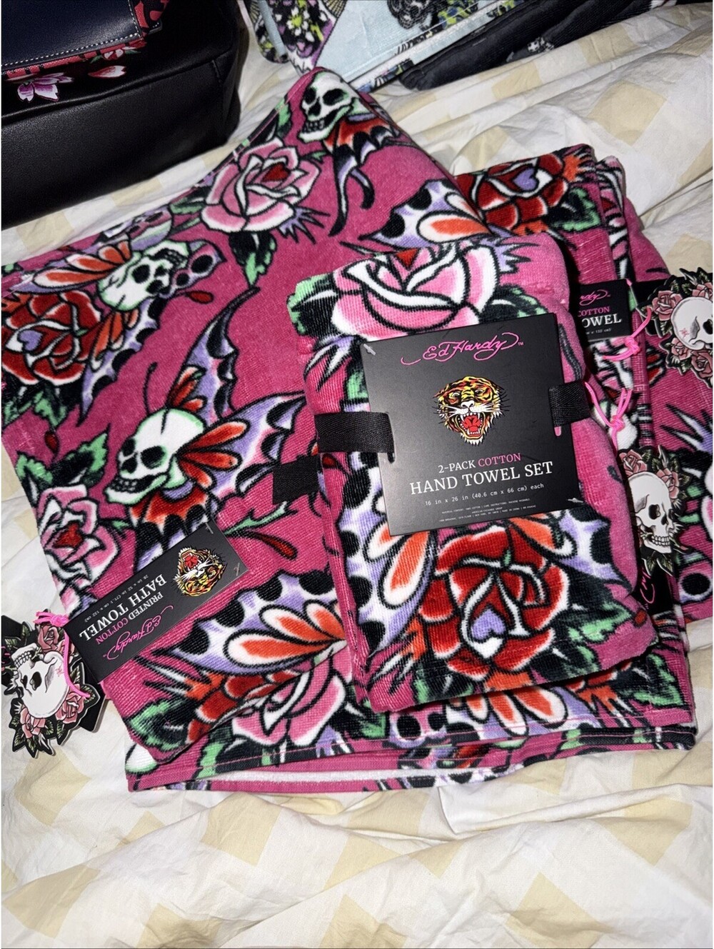 Ed Hardy2 Bath & 2Hand Towel Set Pink Skull Wings Flowers NWT